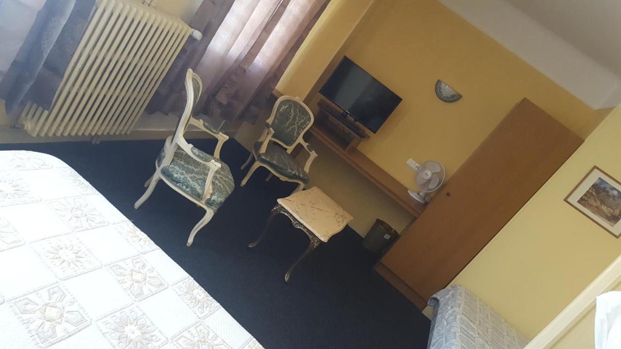Hotel De La Cloche Sp แร็งส์ ภายนอก รูปภาพ