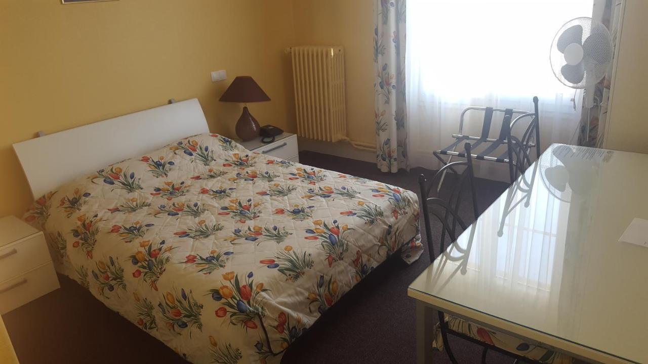 Hotel De La Cloche Sp แร็งส์ ภายนอก รูปภาพ