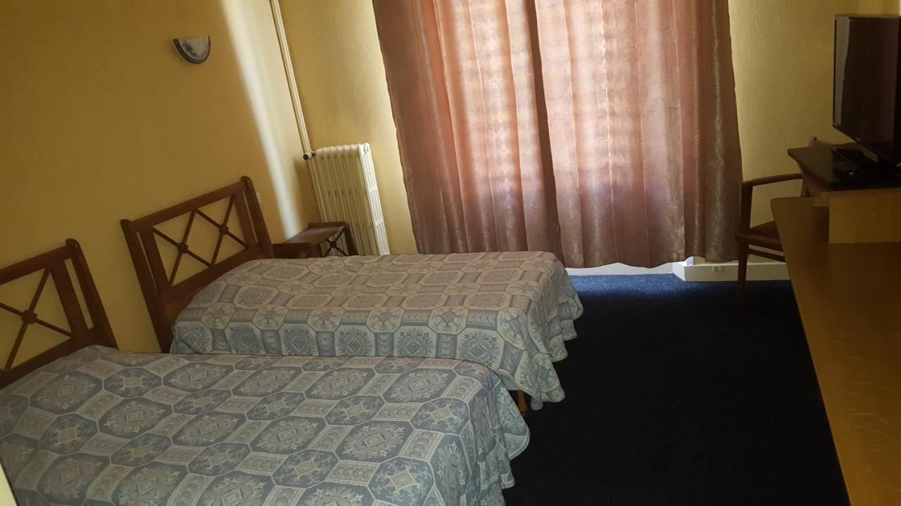 Hotel De La Cloche Sp แร็งส์ ภายนอก รูปภาพ