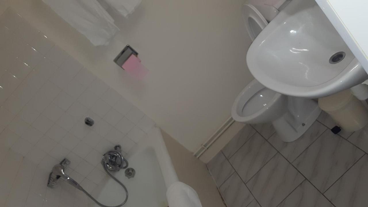 Hotel De La Cloche Sp แร็งส์ ภายนอก รูปภาพ