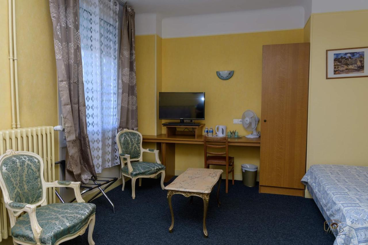 Hotel De La Cloche Sp แร็งส์ ภายนอก รูปภาพ
