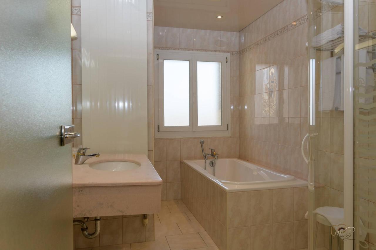 Hotel De La Cloche Sp แร็งส์ ภายนอก รูปภาพ